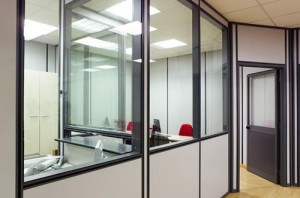 thi cong vach ngan 01